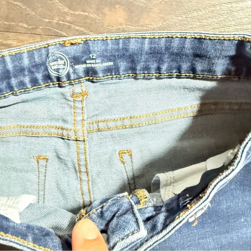 Stylish Denim Shorts Collection - Picture 3 of 7